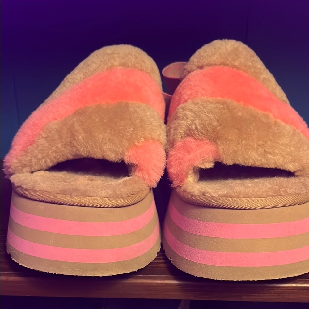 UGG Fluffy Pink and Tan Platform Sandals - Picture 6 of 7